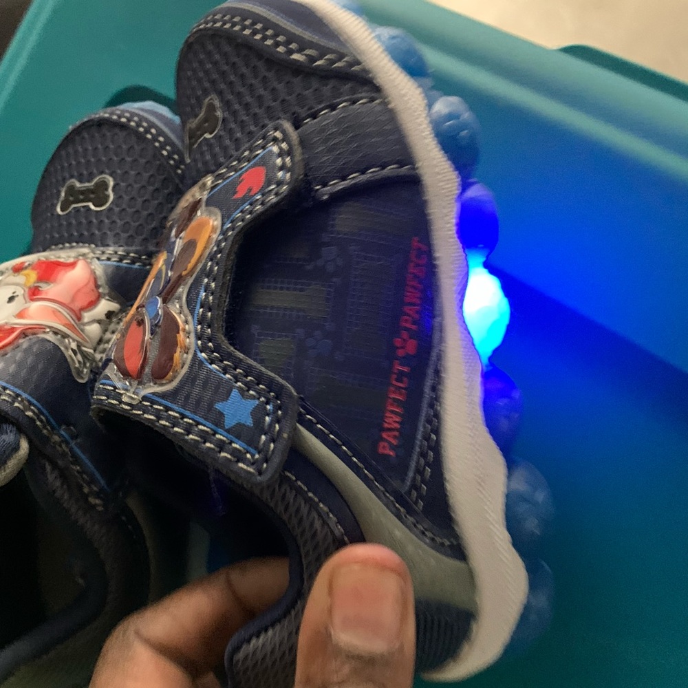 Baby size 6 unisex shoes